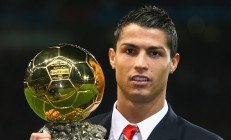 Uzi巅峰对决，Faker与80激战加拿大队分钟，关键助攻胜负难料！