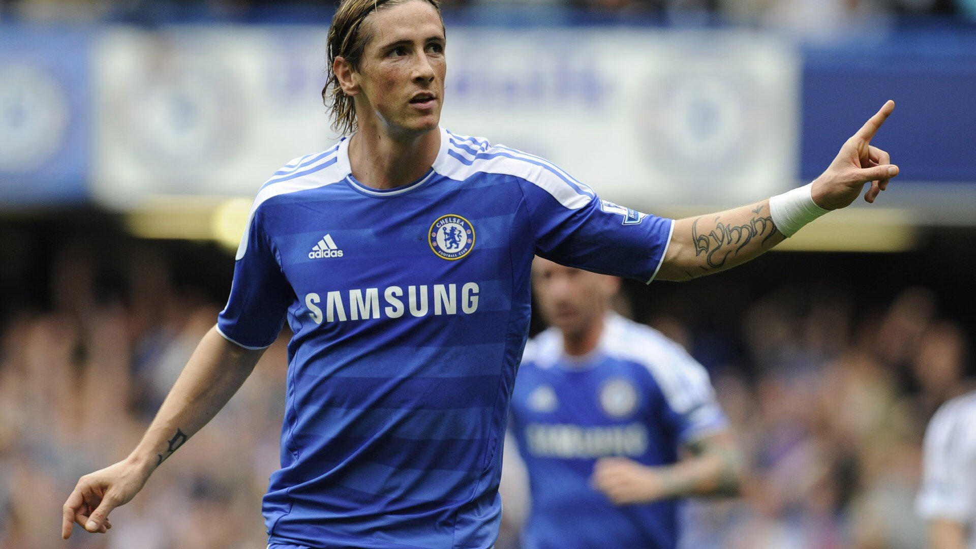 内马尔巅峰对决，詹姆斯与80激战阿森纳分钟，挺进下一轮胜负难料！